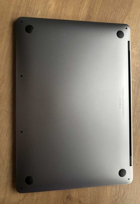 Vând MacBook Pro 13-inch, model 2020 M1