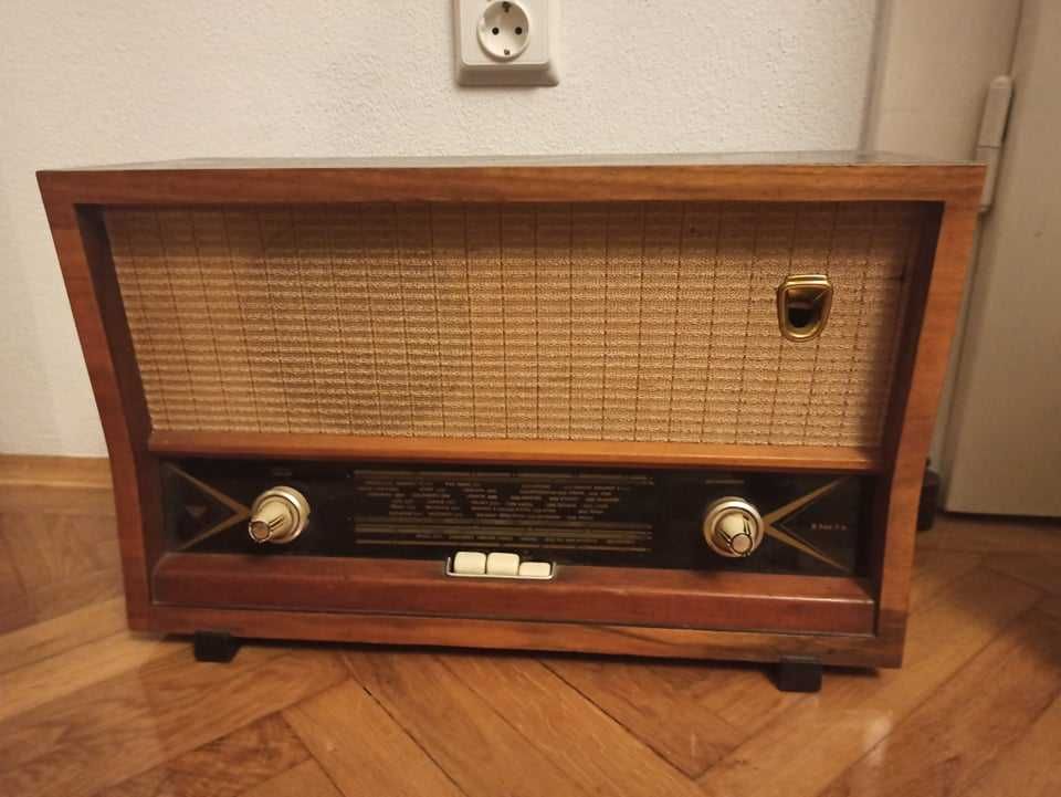 Radio vechi R 946 FA - pe lampi - de colectie - Fabricat in Ungaria