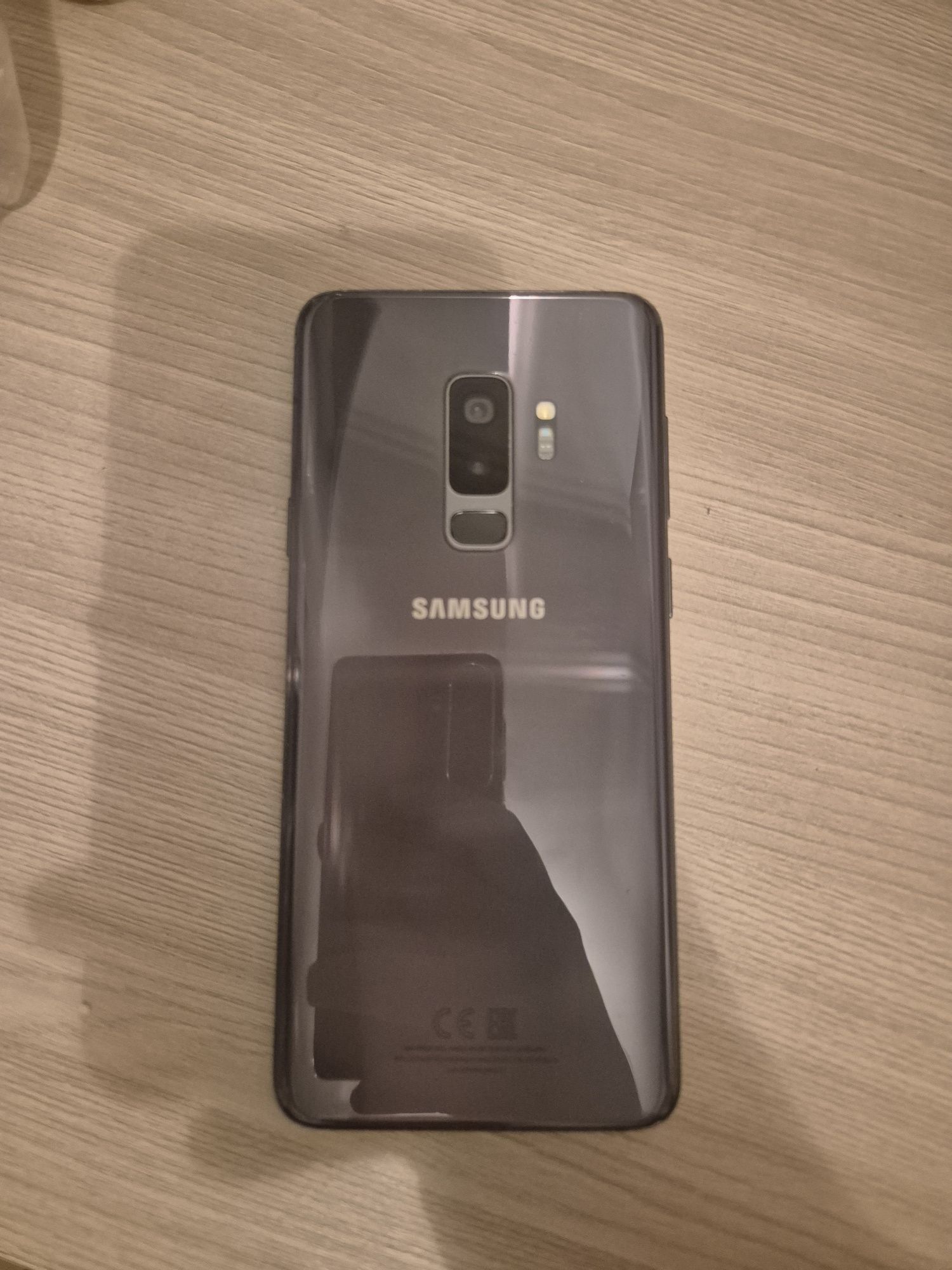 Продается Samsung galaxy s9 plus торг