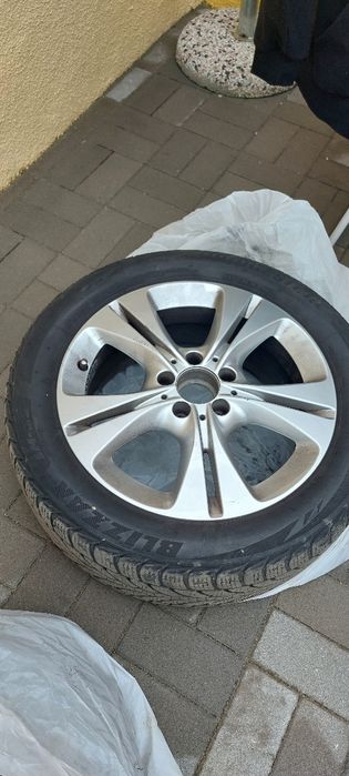 Roti de iarnă cu tot cu jante  BLIZZAK Mercedes C- Klass WD 200