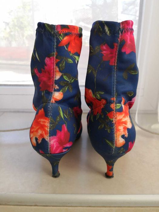 Дамски ботуши BATA  39 номер. Текстилни.