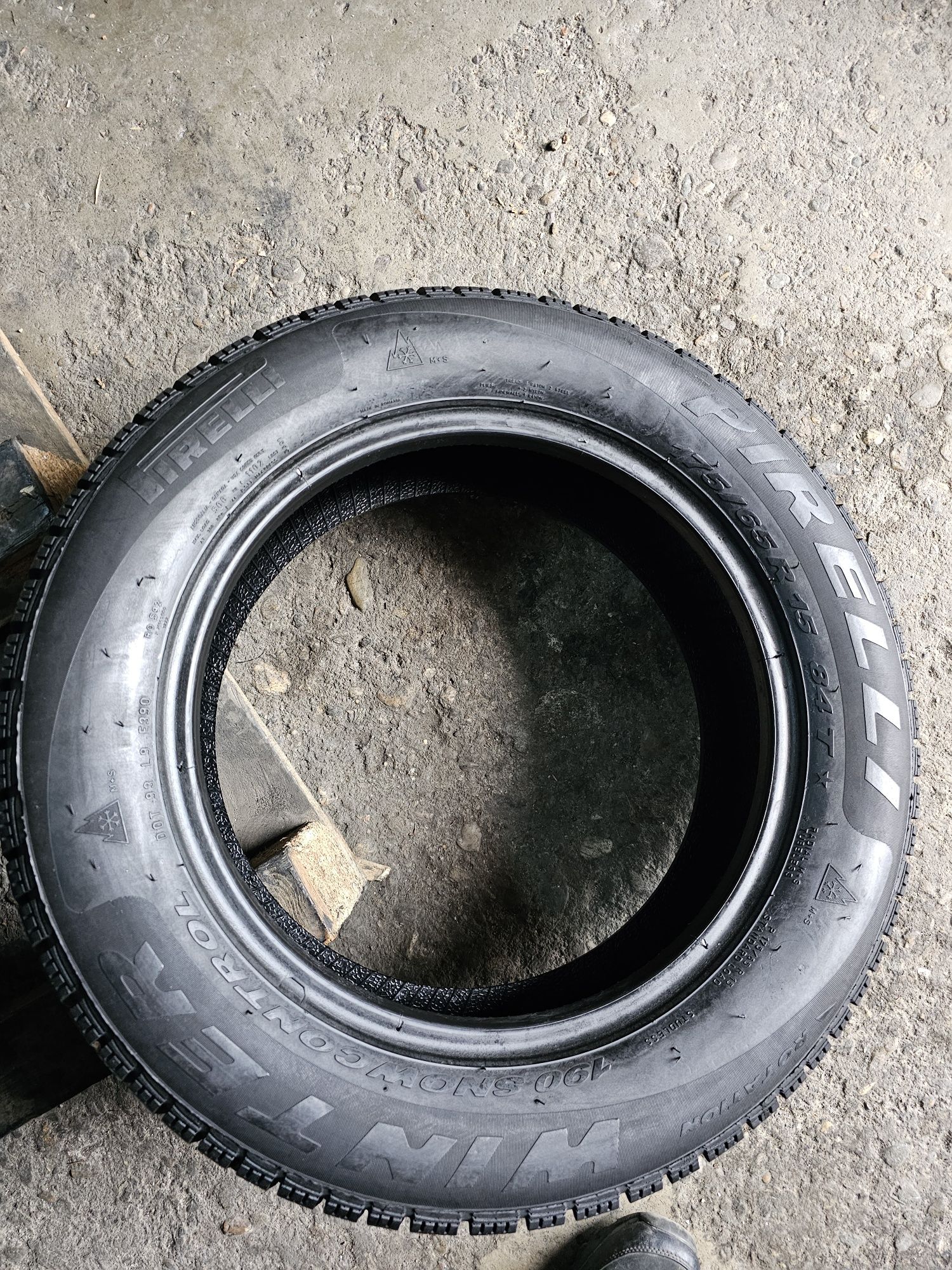 4 anvelope iarna 175 65 15 Pirelli 7mm