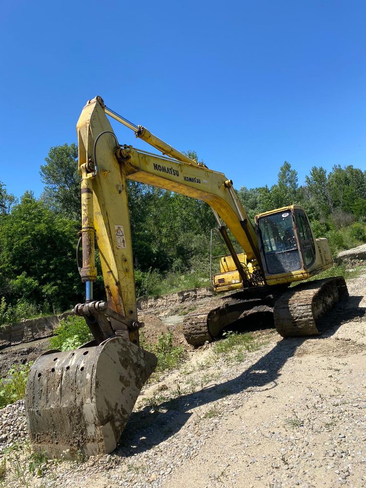 Excavtor komatsu pc210
