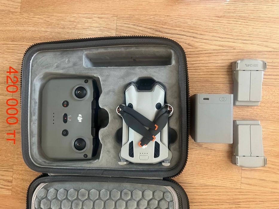 Дрон  DJI Mini 4 Pro Fly More Combo