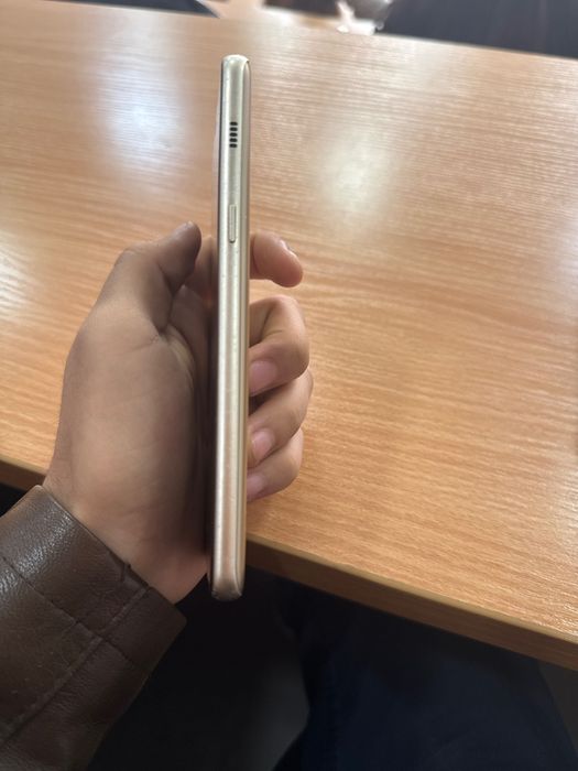 A8 xotira 32 operativ xotira 4 rangi gold xolati alo narxi 700000