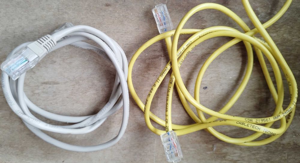 Стационарни телефони - 3(три), букси, розетки, кабели