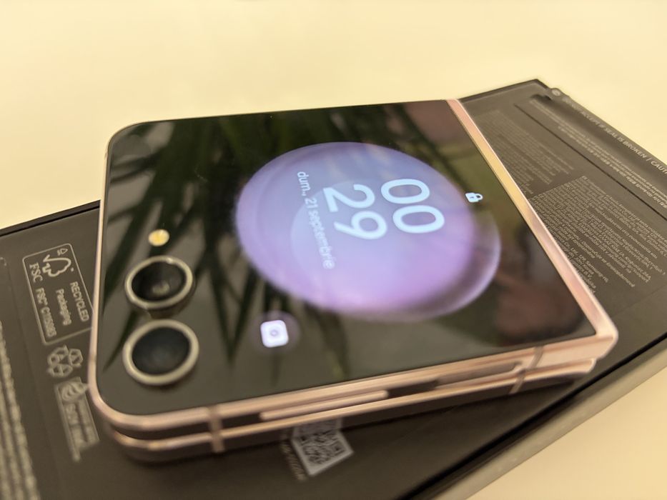 Samsung z flip 5 stare foarte buna, liber la vanzare