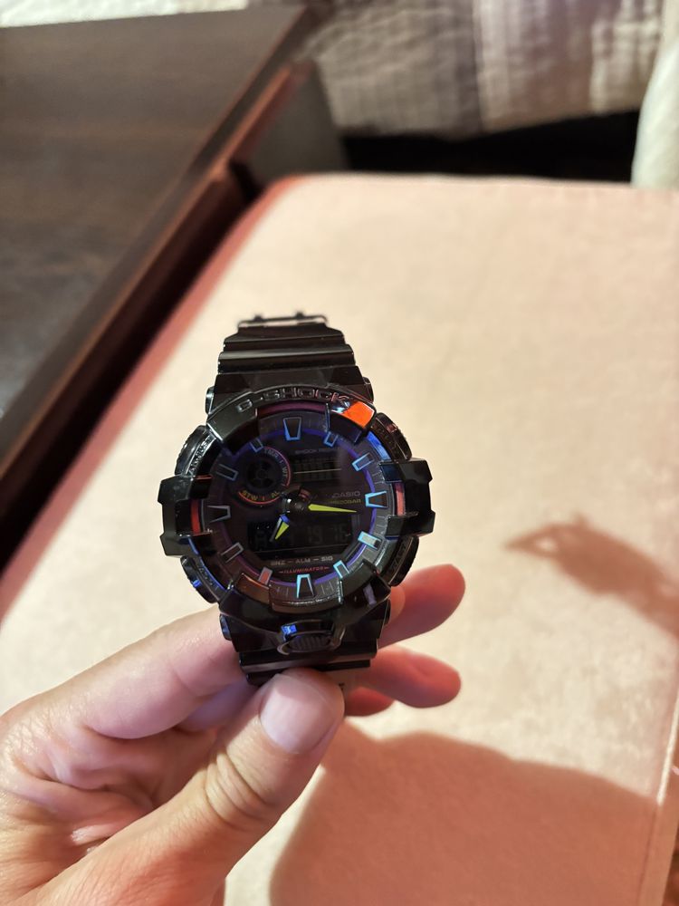 Продава се часовник casio g shock. GA-700RGB