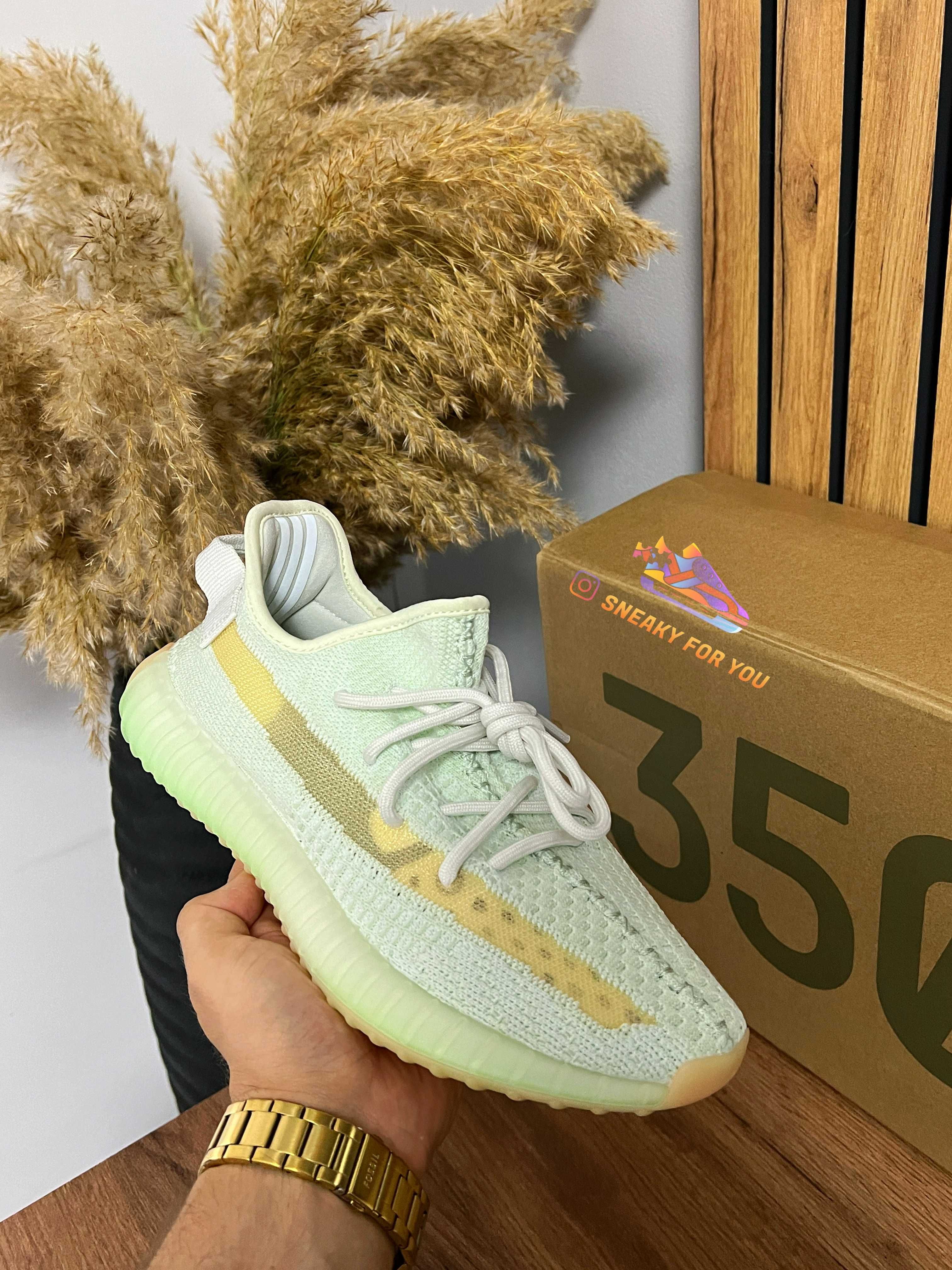 41-43 Yeezy Boost 350 V2 Hyperspace
