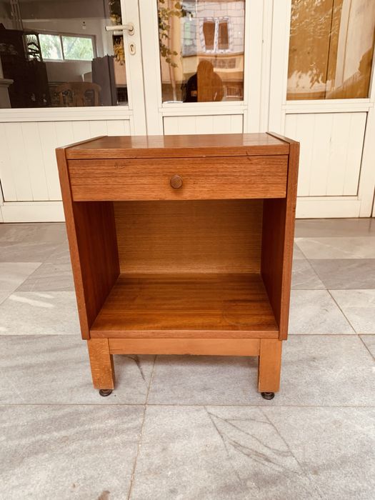 Италианска ретро масичка/шкафче от 80-те