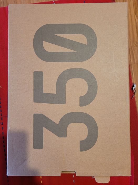 yeezi 350 nepurtati