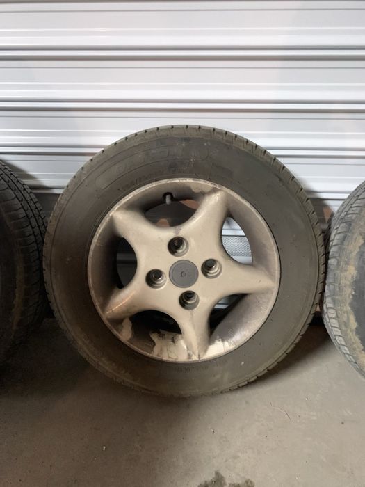 Гуми с джанти Ford fiesta 13 цола