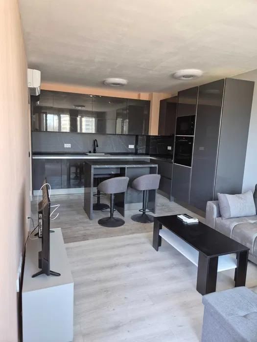 Дава се под наем Двустаен апартамент в Варна, Победа - 61 кв.м за 700 € - Снимка #1