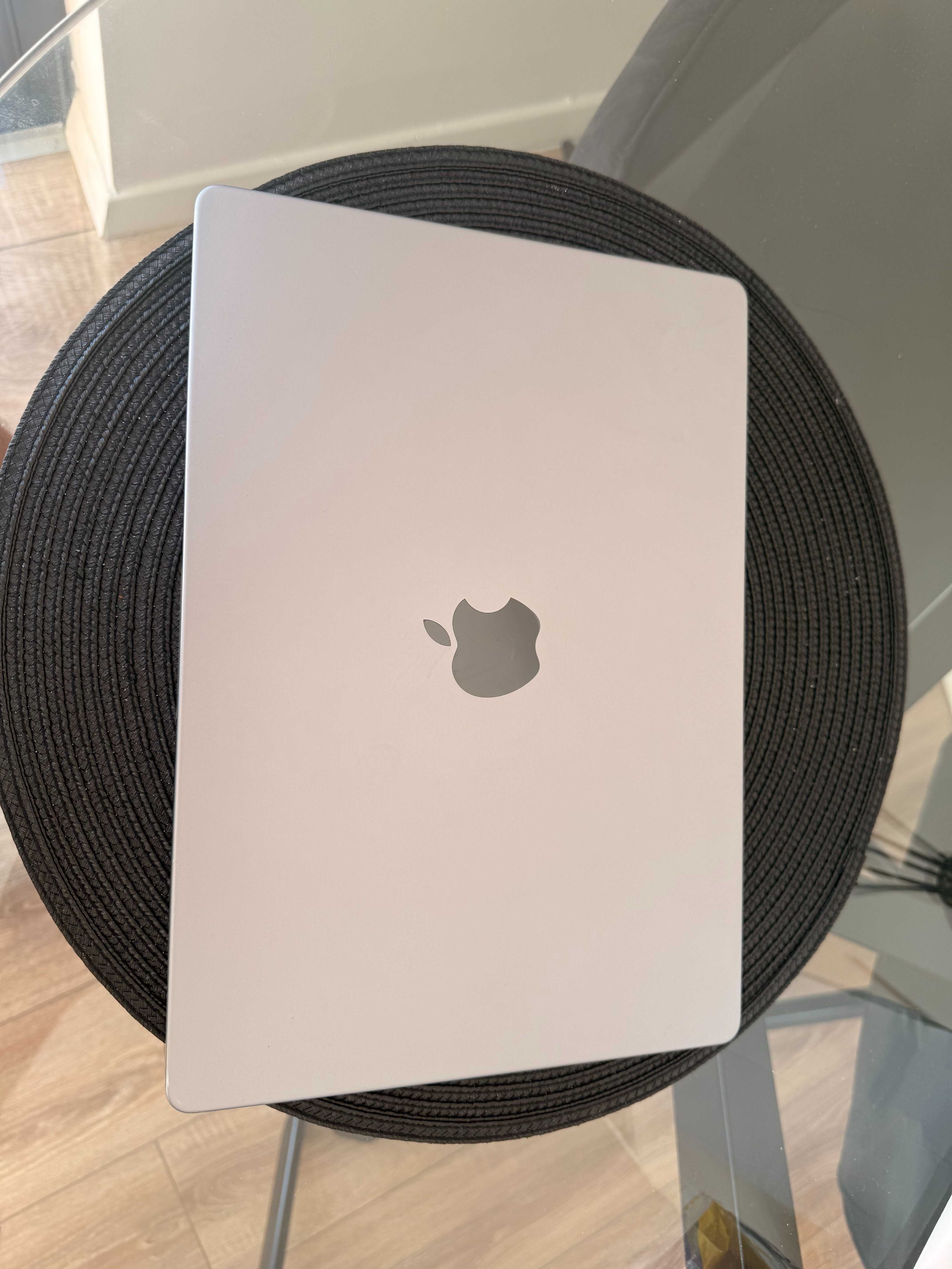Macbook Pro M3 8GB 1TB