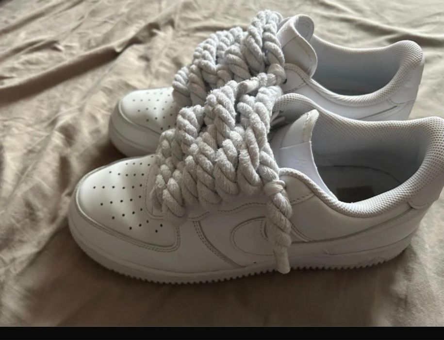 Adidasi Nike albi