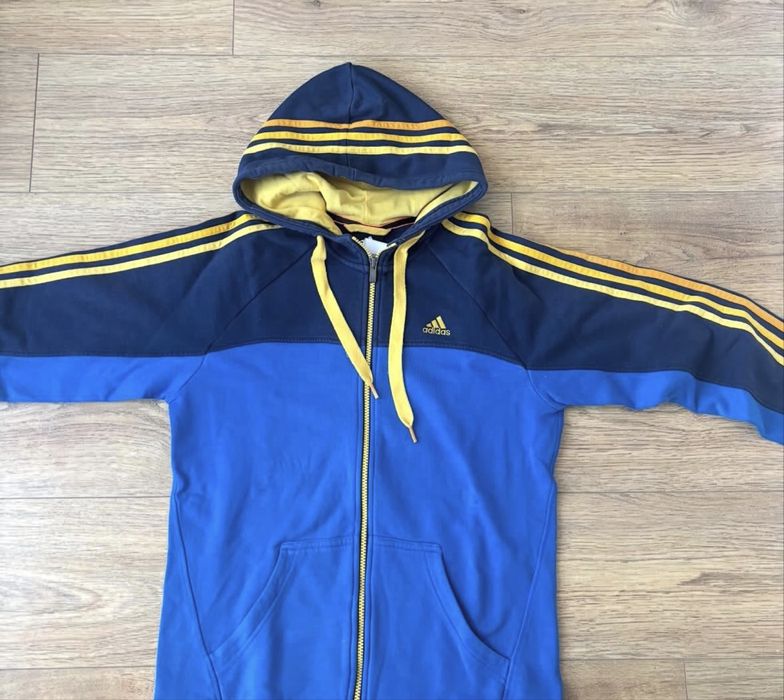 Адидас 3 ленти през качулката от старите