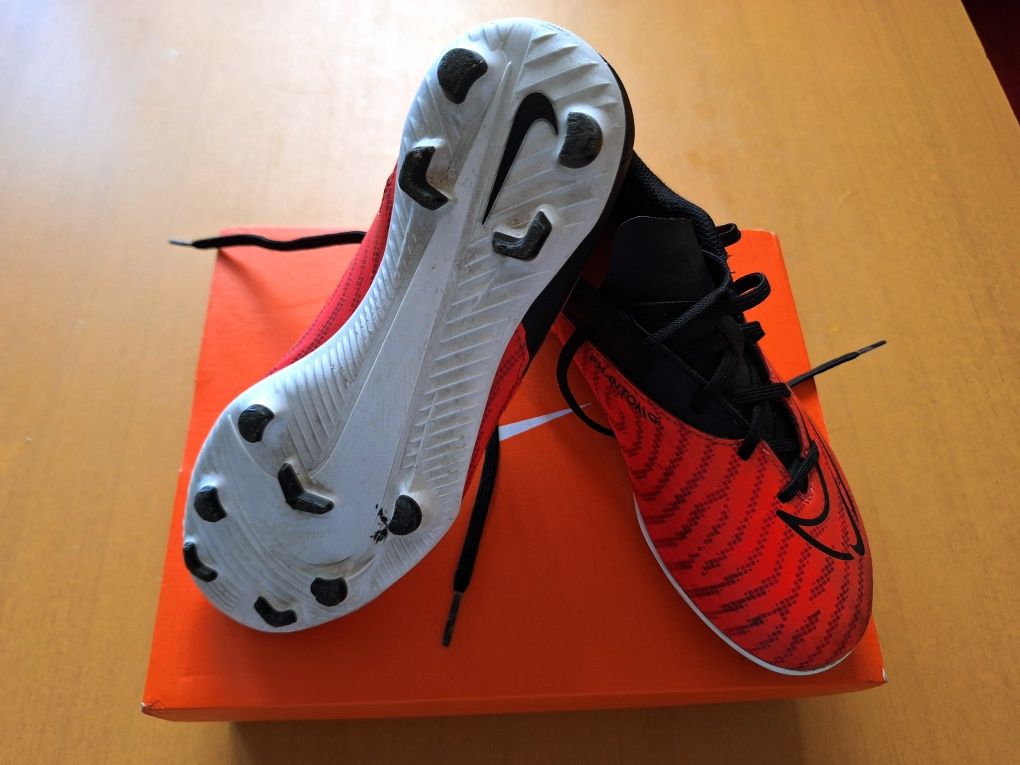 Футболни обувки- бутонки Nike Phantom