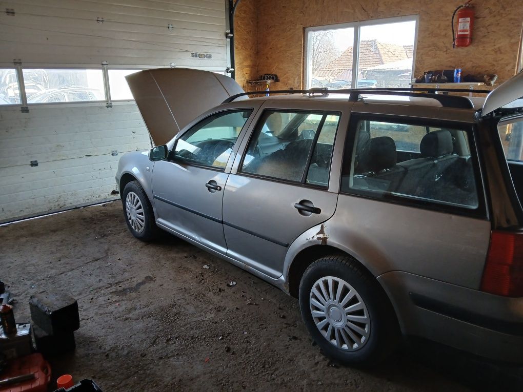 Dezmembrez Piese Vw Golf4 din 2001