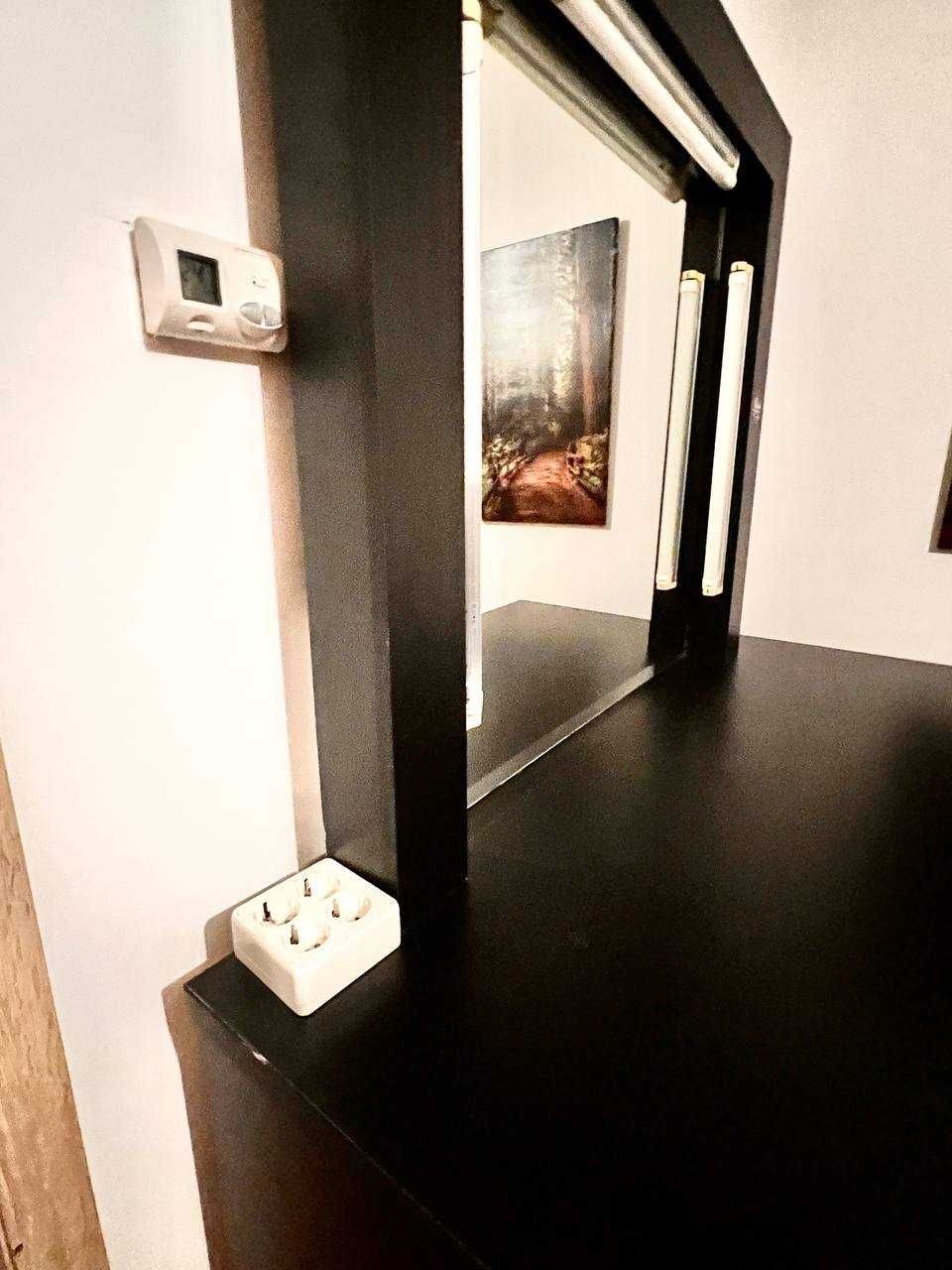 Masă de machiaj / coafor, LED, priză si Scaun inclus