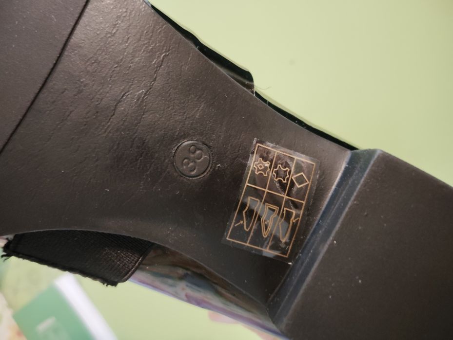 Pantofi piele lăcuită