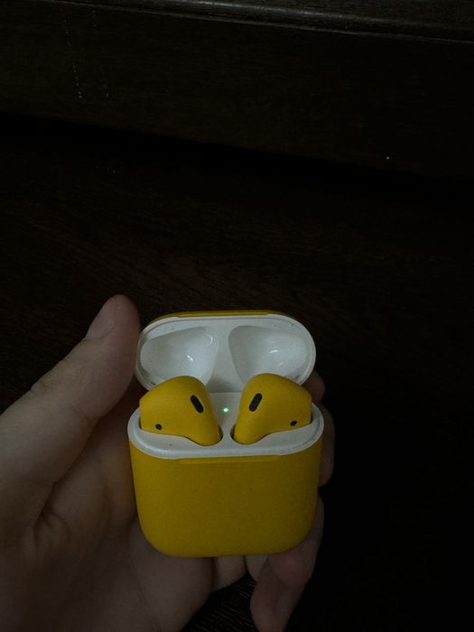 Air pods naushnik original sariq rangda xolati juda yaxshi shilinmagan