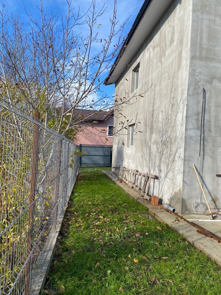 Casa tip duplex zona lângă pădure