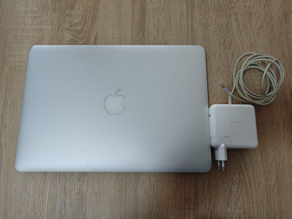 MacBook Air 13" (2017)