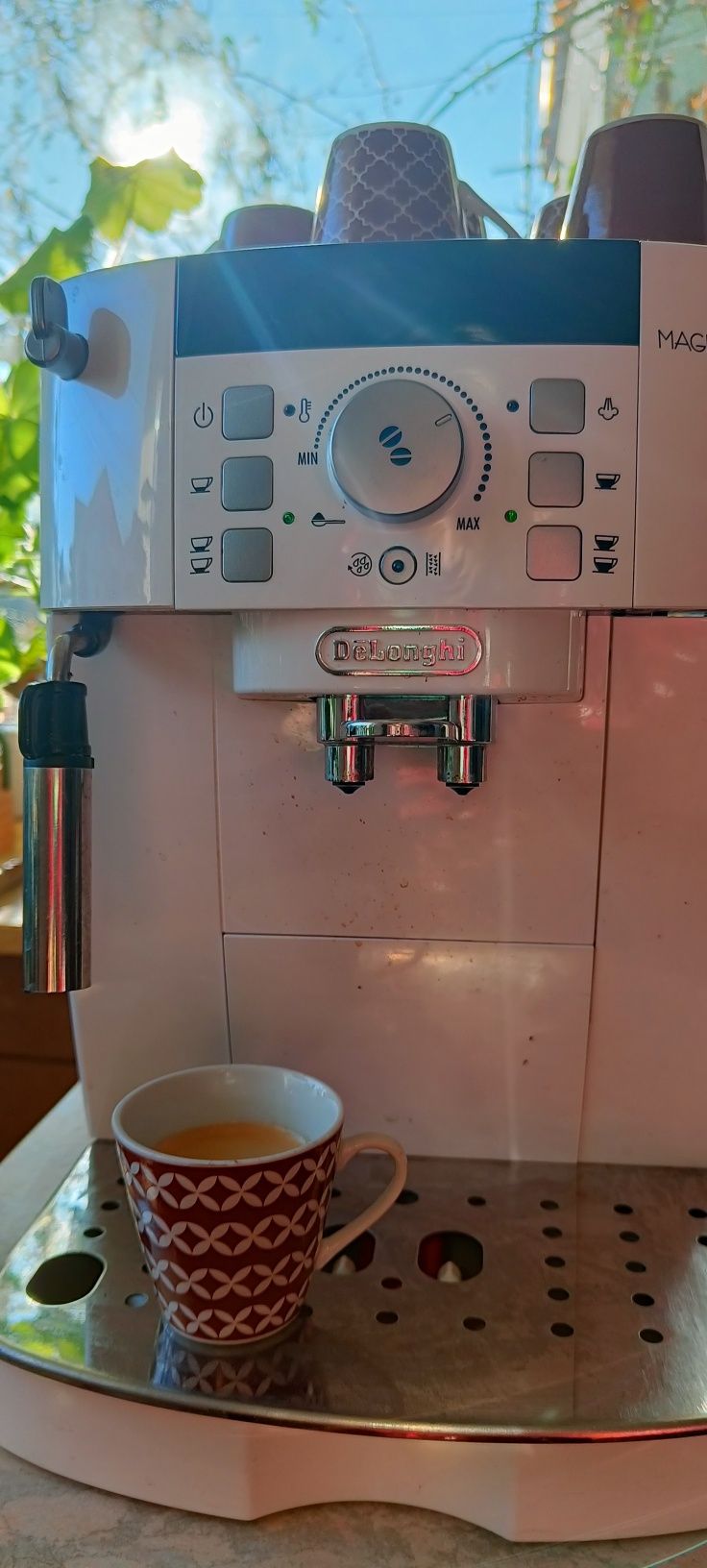 Vând espressor DeLonghi