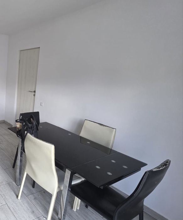 Mobila de living + masa bucatarie de sticla + comoda