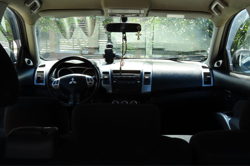 Mitsubishi Outlander 2