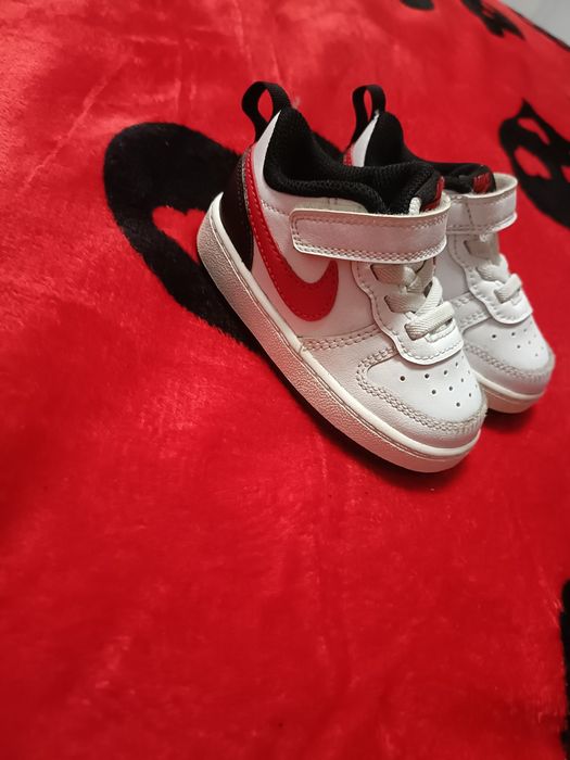 Adidași bebe Nike