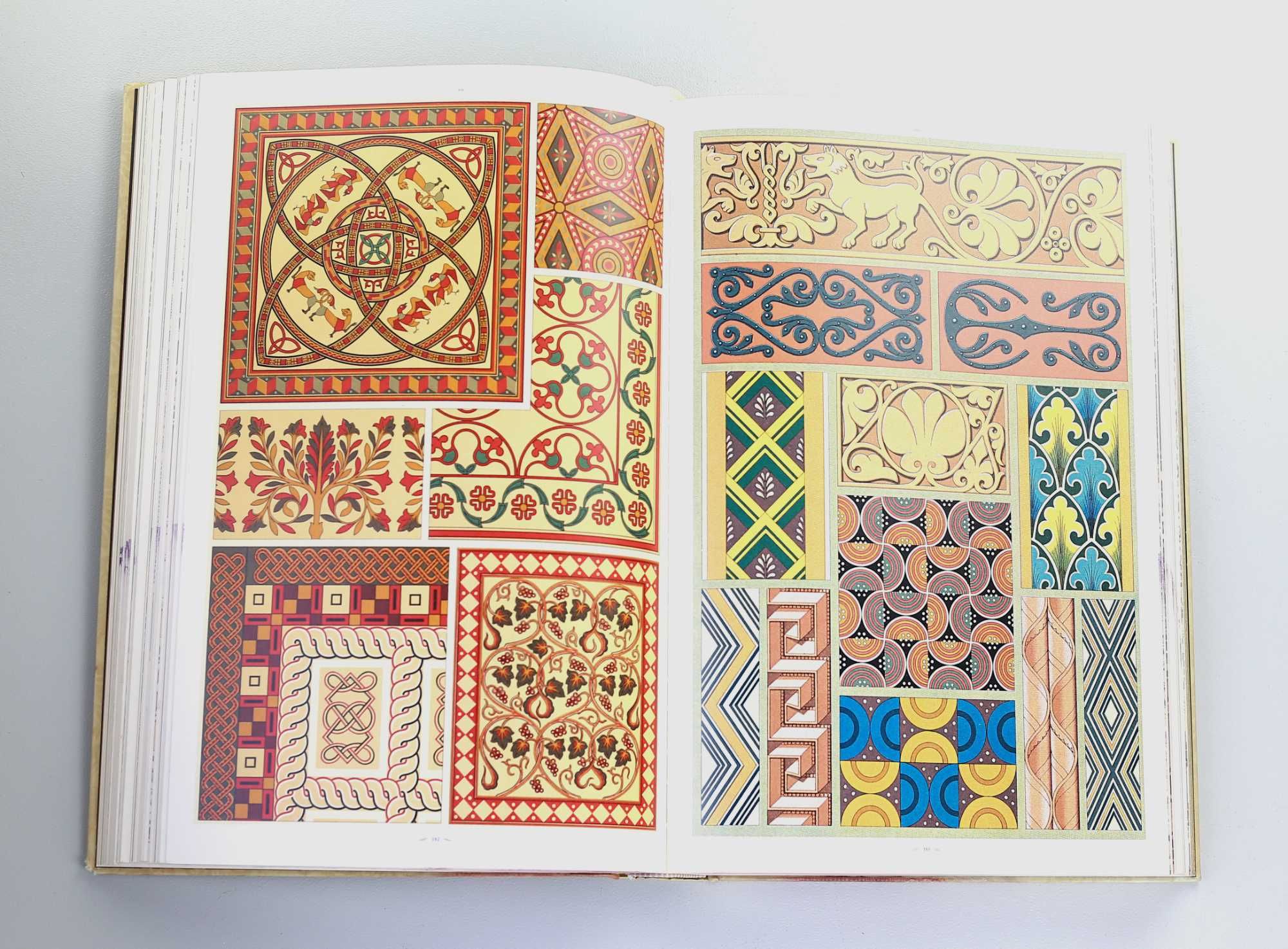 Албум "The World of ORNAMENT" на изд.Taschen, размер XXL,твърди корици