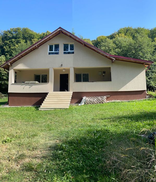 Vand casa zona deal-munte