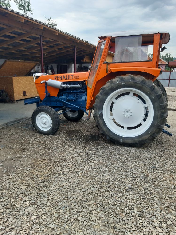 Tractor renault 560