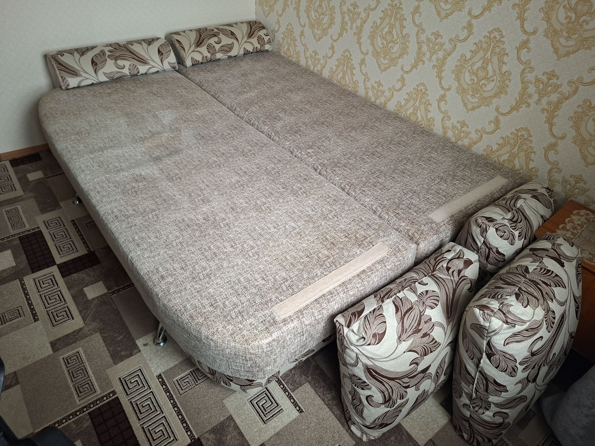 Продам диван в хорошем состоянии