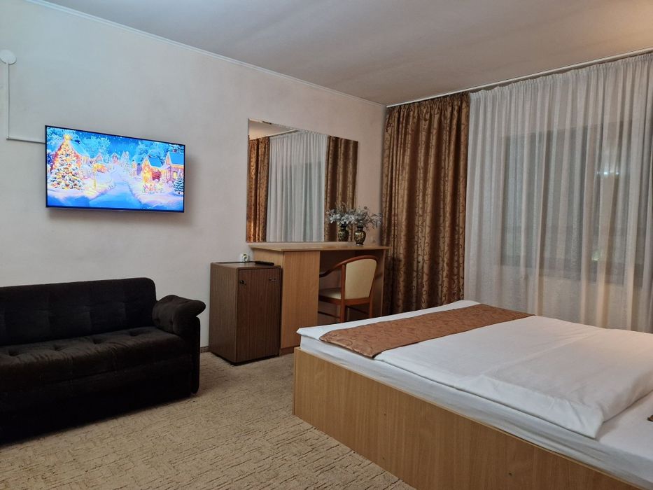 Închiriem vila în imediata apropiere a statiunii Sinaia...1500 lei