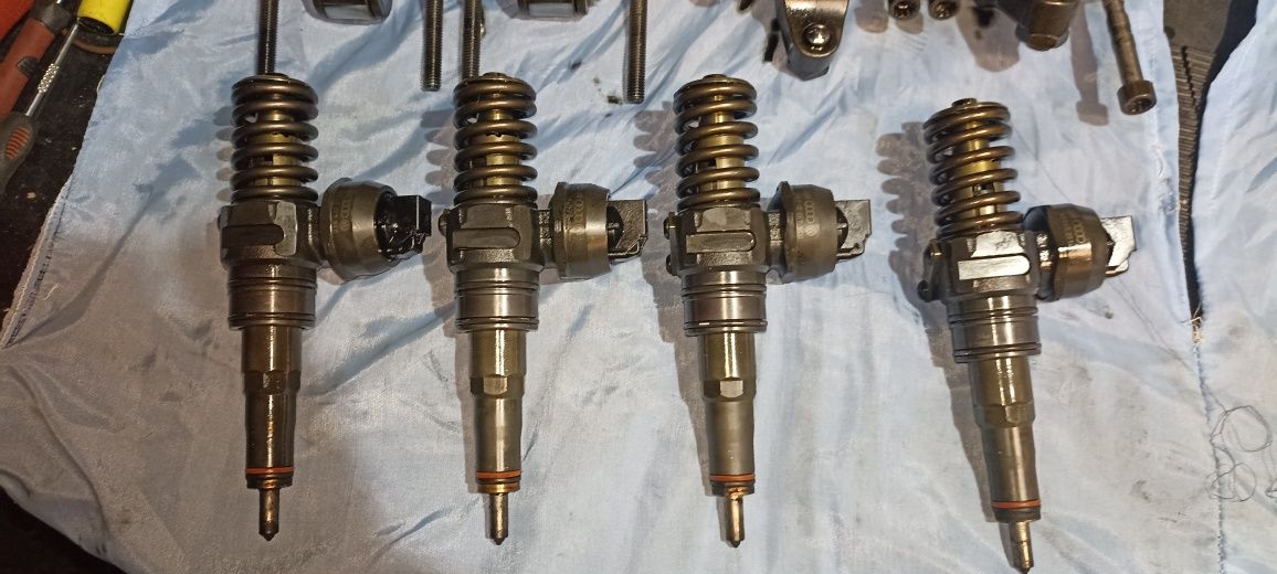 Injectoare / Injector 1.9 BLS 105 cp Golf 5 Octavia 2 Passat Touran