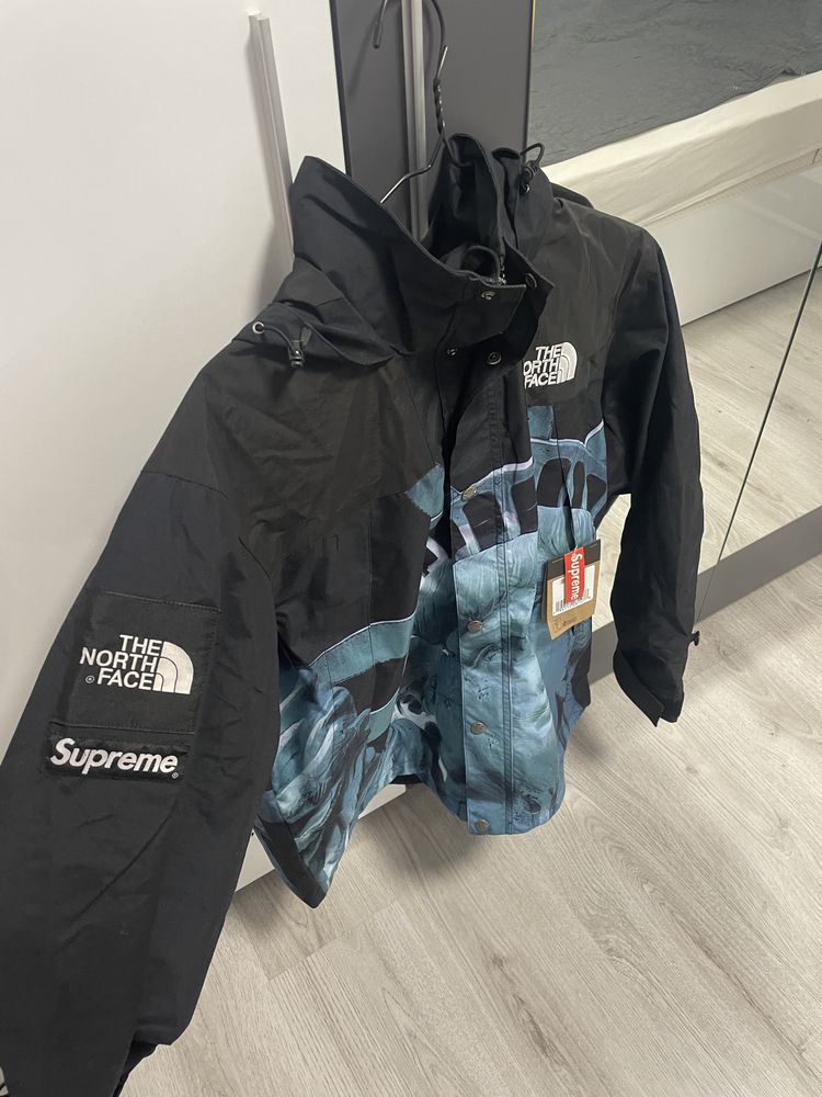 Яке The North Face х Supreme