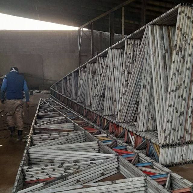 Metalkonstruksa kontener tom
