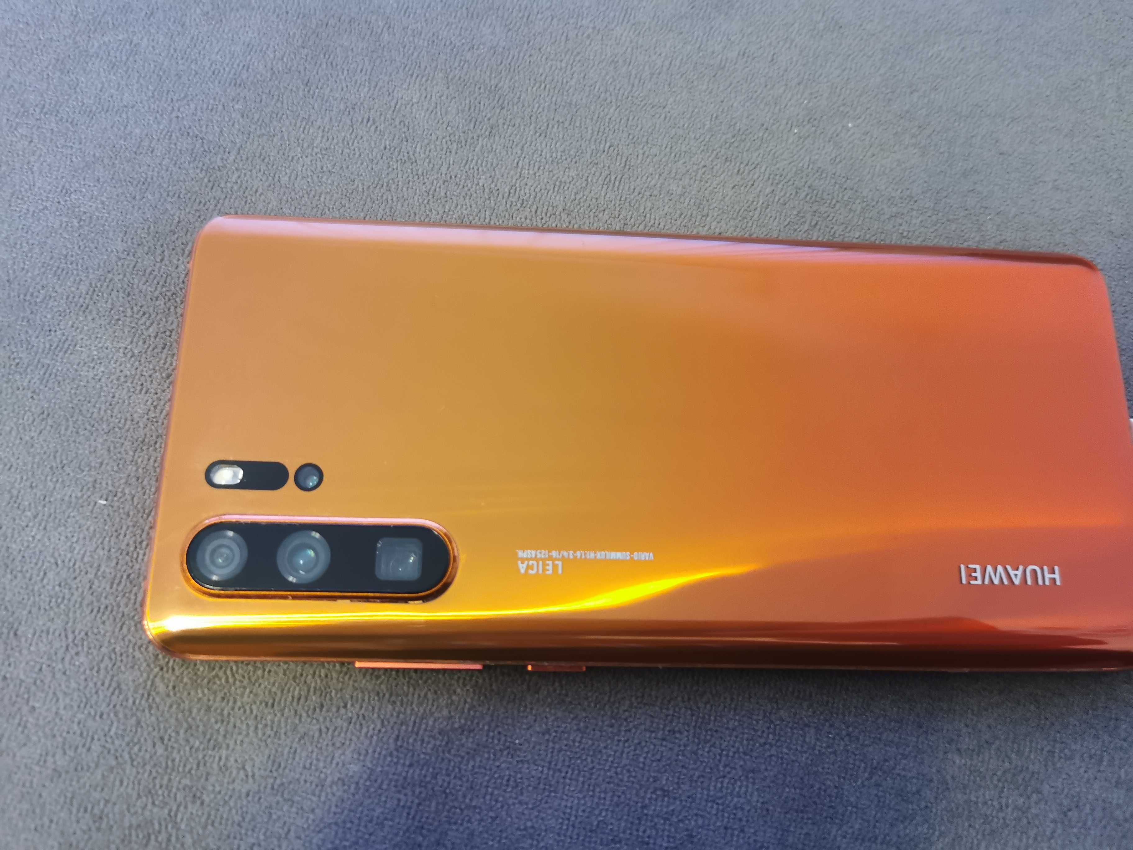 Перфектен. Huawei p30 pro amber sunrise