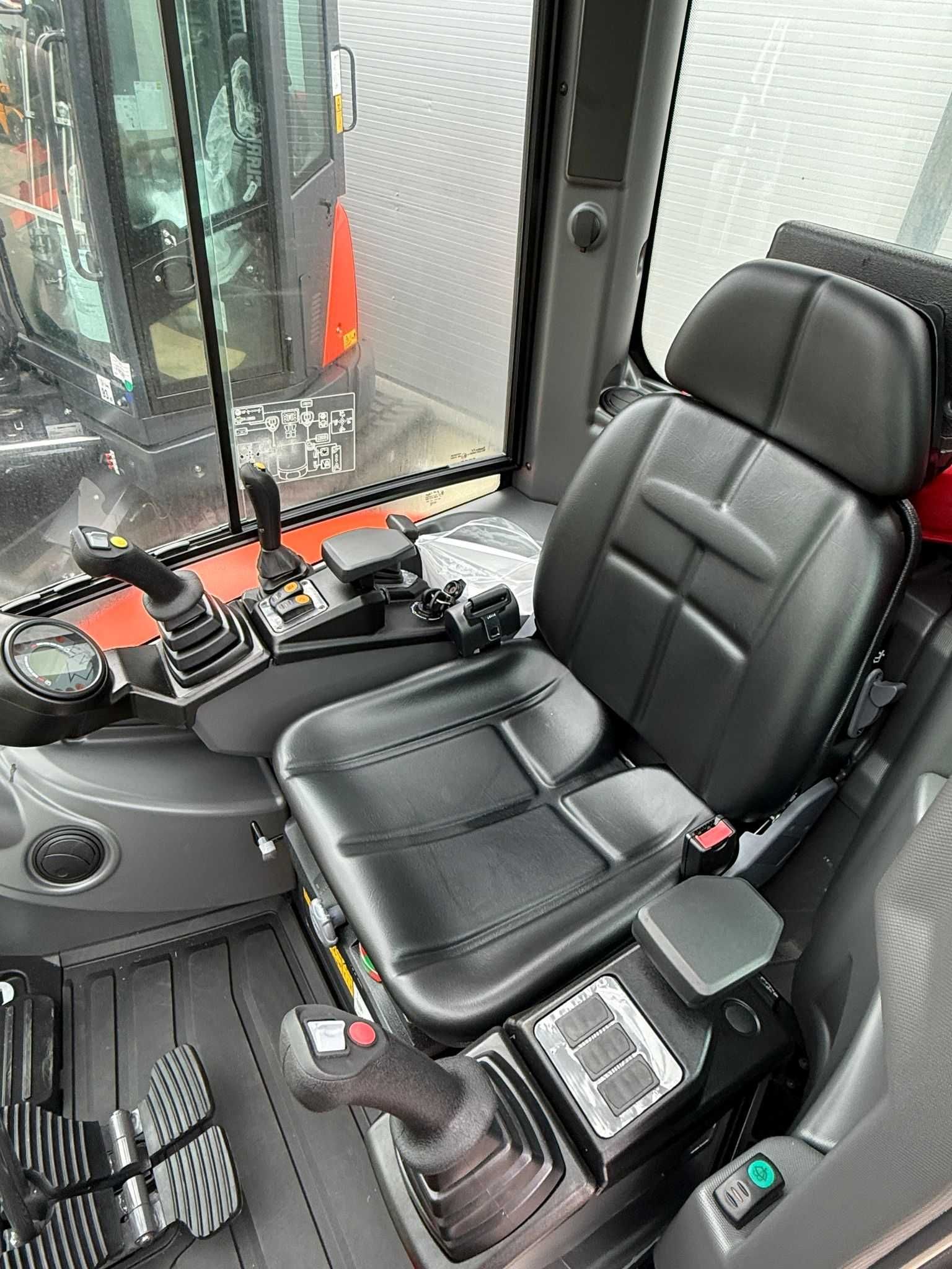Mini Excavator NOU EUROCOMACH 25ZT Italia 2,7t 5 ANI Garantie 3 CUPE