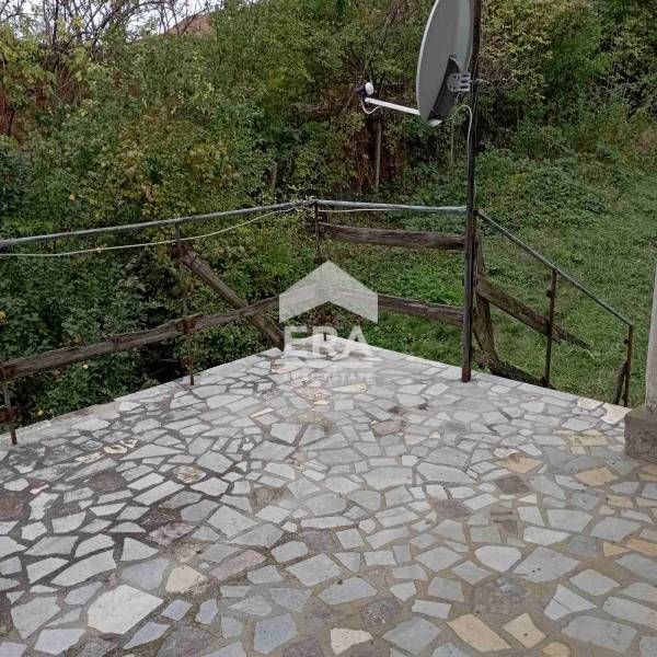 ЕРА Фаворит продава къща с двор в с. Дружево