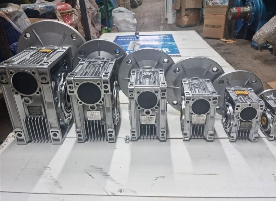 Мотор редуктор червячный rv NMRV + электродвигатель (лента шнек мыло)