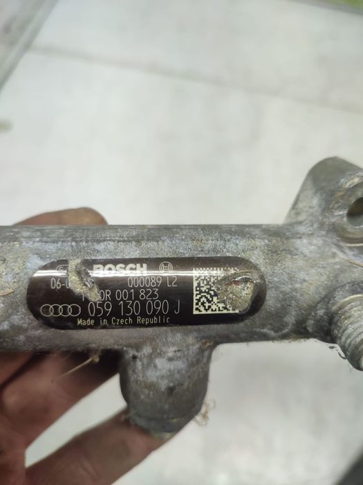 Rampa injectoare drepta 3.0 tdi BMK 059130090j Audi Q7 4L