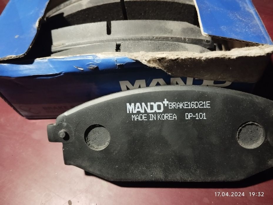 Продам новые оригинальные тормозные колодки