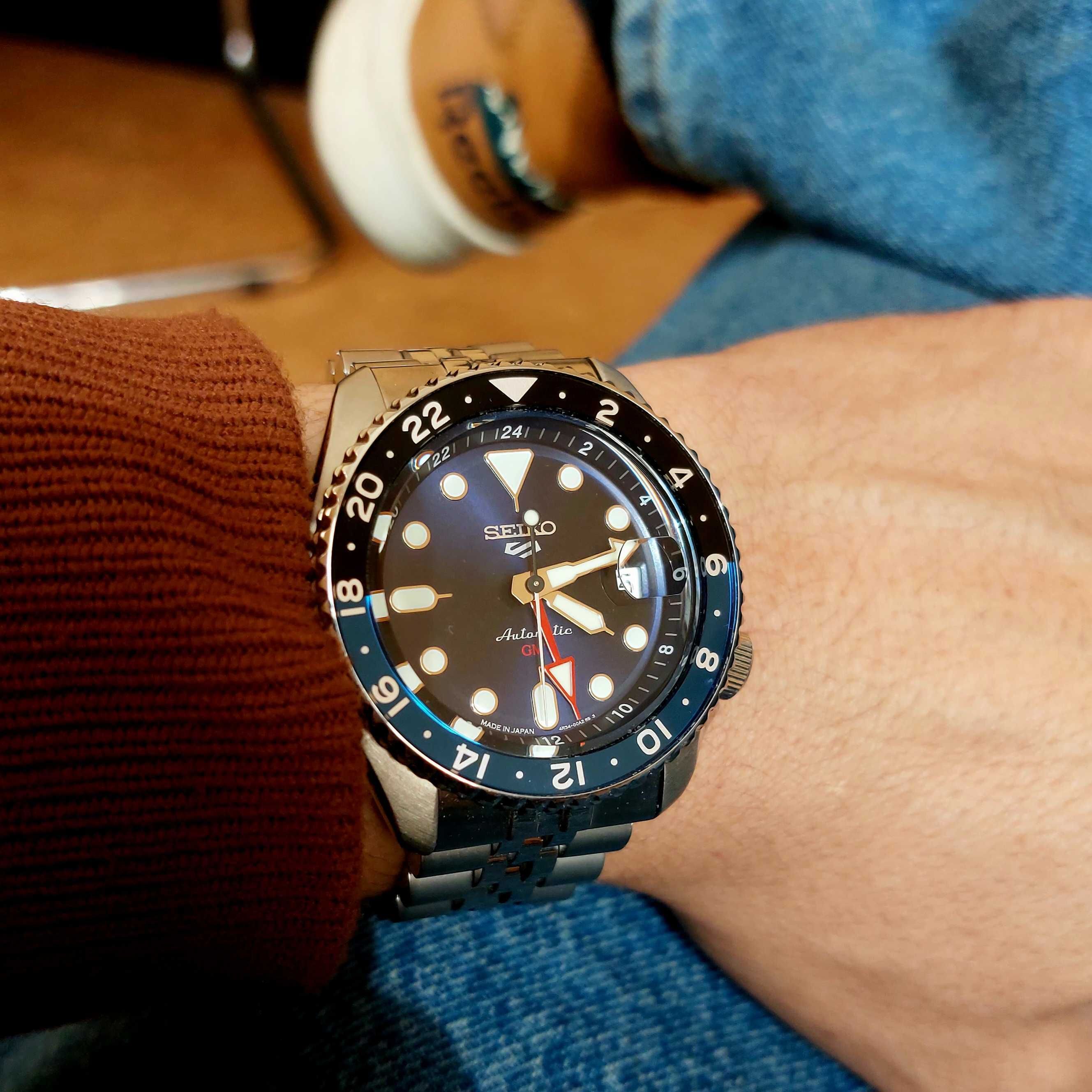 Часы SEIKO 5 Sports GMT