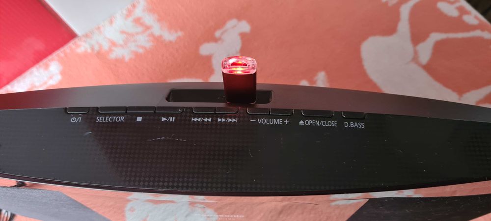 PANASONIC= stick,radio,cd = 100 lei