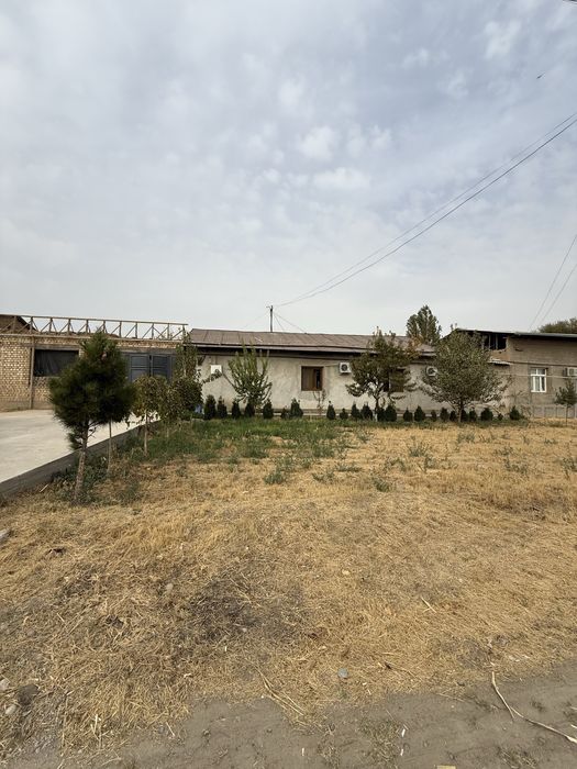 Nazarbek tarnovda 7.7 sotixli uy sotiladi