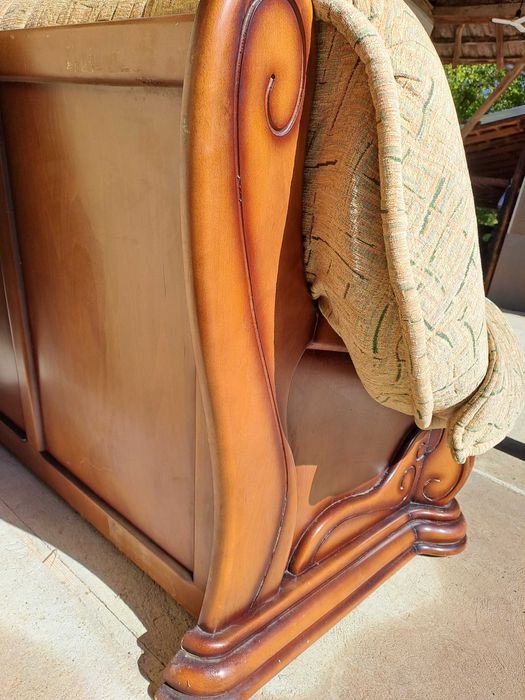 Диван от масивно дърво