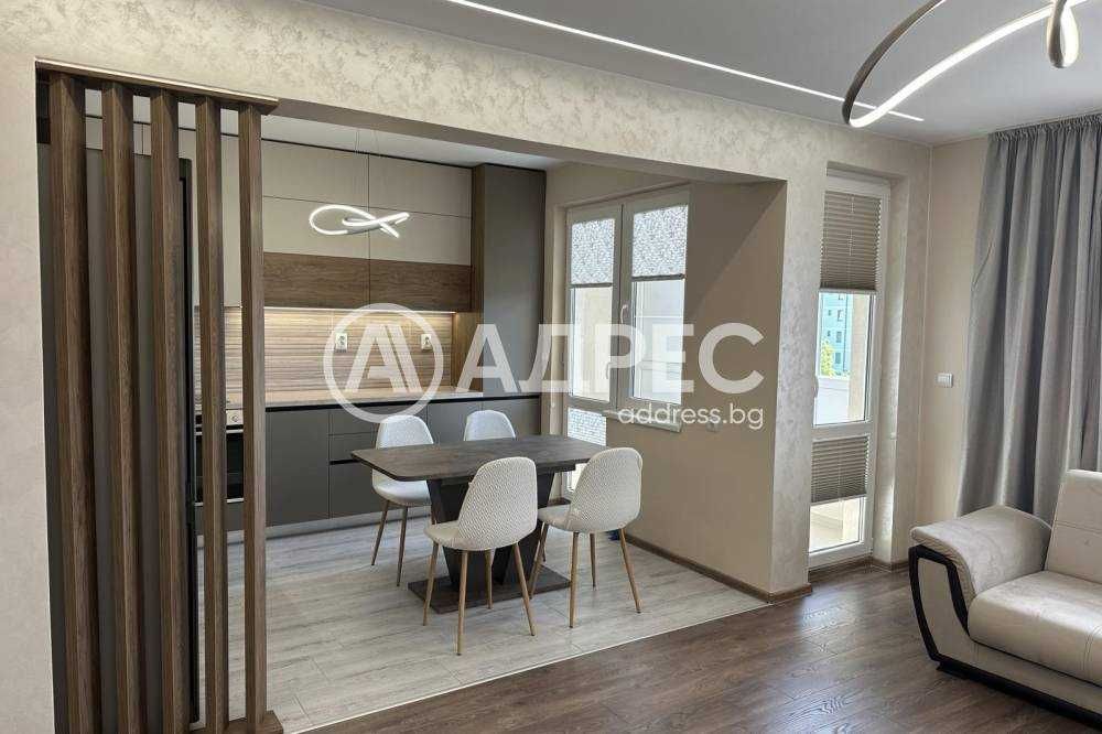 Тристаен,  луксозен апартамент